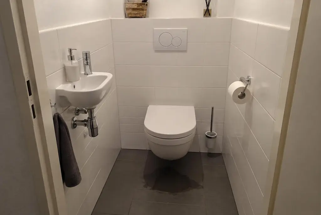 Lekdetectie Werkendam – natte vloer bij een toilet